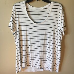 Black and white stripped tee